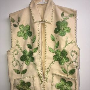 Vintage vest with green embroidery